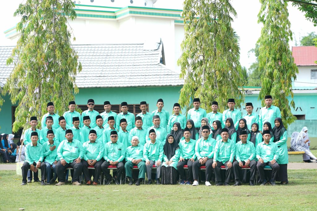 momen foto bersama mulai dari Guru MI, MTS, MA & SMK